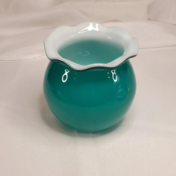Gorgeous Design China 4" Ruffled Edge Glass Bowl Vase Turquoise & White Inside - Picture 4 of 11